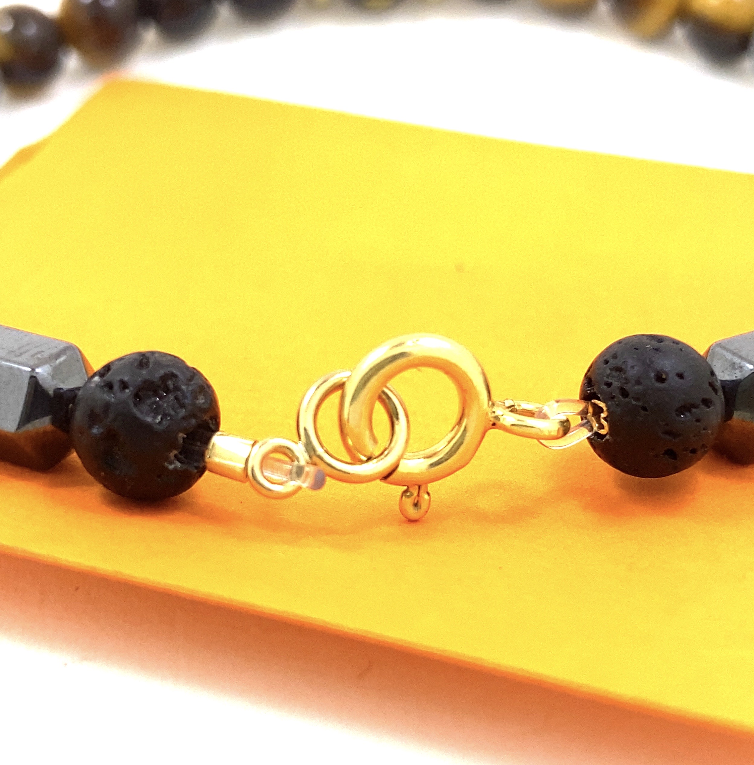 Talisman Réussite et Protection - Onyx Mantra - Bracelet Fermoir Plaqué Or – Image 3